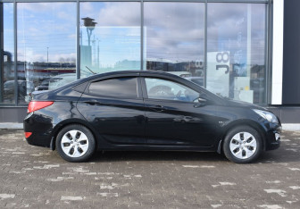 Подержанный автомобиль Hyundai Solaris Sedan 2015 года (4 фото)