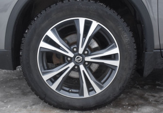 Подержанный автомобиль Nissan X-Trail 2021 года (9 фото)