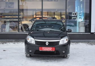 Подержанный автомобиль Renault Sandero 2011 года (2 фото)