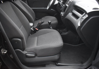 Подержанный автомобиль Kia Sportage 2007 года (10 фото)