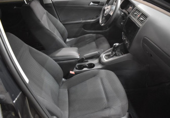 Подержанный автомобиль Volkswagen Jetta Sedan 2013 года (10 фото)