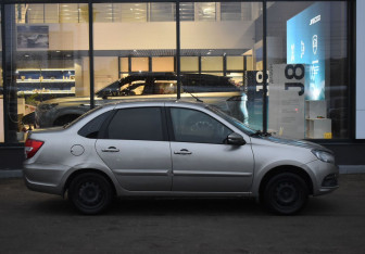 Подержанный автомобиль LADA (ВАЗ) Granta Sedan 2019 года (4 фото)