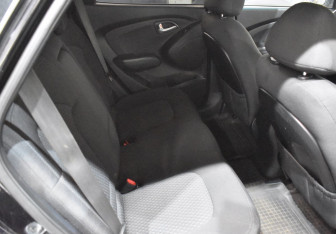 Подержанный автомобиль Hyundai ix35 2013 года (11 фото)