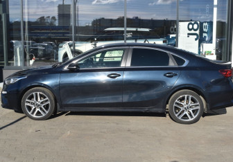 Подержанный автомобиль Kia Cerato Sedan 2019 года (8 фото)