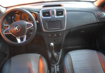 Подержанный автомобиль Renault Sandero 2019 года (12 фото)