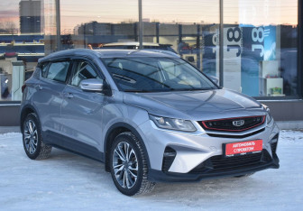 Подержанный автомобиль Geely Coolray 2022 года (3 фото)