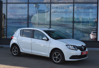 Подержанный автомобиль Renault Sandero 2017 года (3 фото)