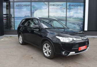 Подержанный автомобиль Mitsubishi Outlander 2014 года (3 фото)