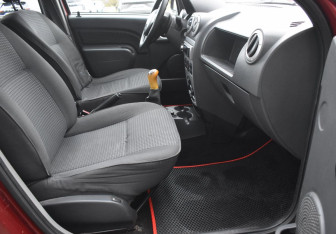 Подержанный автомобиль Renault Logan Sedan 2008 года (10 фото)