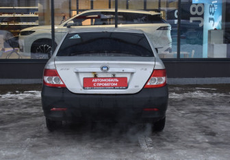 Подержанный автомобиль BYD F3 Sedan 2007 года (6 фото)