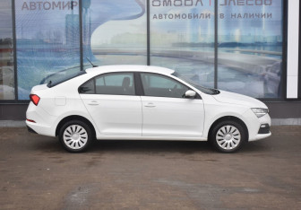 Подержанный автомобиль Skoda Rapid Liftback 2021 года (4 фото)