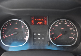 Подержанный автомобиль Renault Duster 2013 года (13 фото)