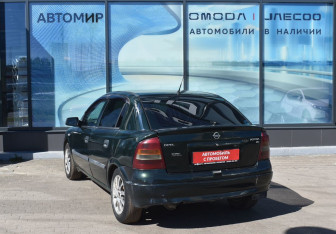 Подержанный автомобиль Opel Astra Sedan 2002 года (7 фото)