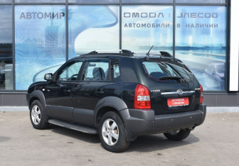 Подержанный автомобиль Hyundai Tucson 2007 года (7 фото)