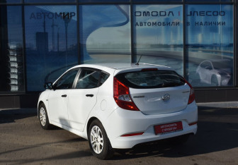 Подержанный автомобиль Hyundai Solaris Hatchback 2015 года (7 фото)