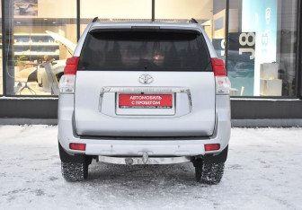 Подержанный автомобиль Toyota Land Cruiser Prado 2010 года (6 фото)