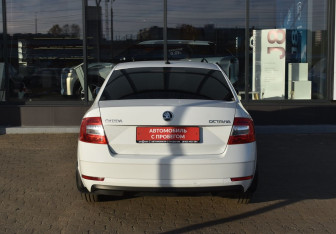 Подержанный автомобиль Skoda Octavia Liftback 2019 года (6 фото)