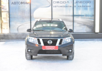 Подержанный автомобиль Nissan Terrano 2017 года (2 фото)