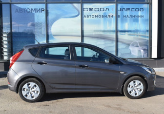 Подержанный автомобиль Hyundai Solaris Hatchback 2015 года (4 фото)