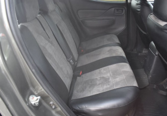 Подержанный автомобиль Mitsubishi L200 2015 года (11 фото)