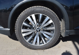 Подержанный автомобиль Mitsubishi Outlander 2019 года (9 фото)