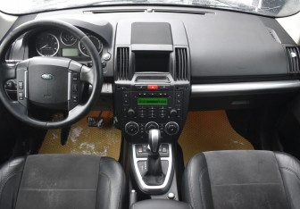 Подержанный автомобиль Land Rover Freelander 2010 года (12 фото)