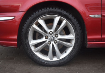 Подержанный автомобиль Jaguar X-Type Sedan 2006 года (9 фото)