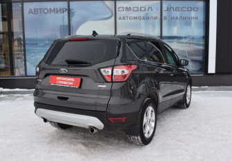 Подержанный автомобиль Ford Kuga 2017 года (5 фото)