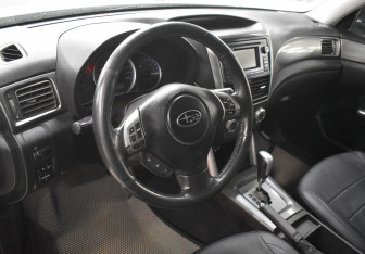 Подержанный автомобиль Subaru Forester Suv 2011 года (13 фото)