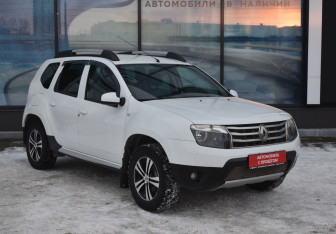 Подержанный автомобиль Renault Duster 2015 года (3 фото)