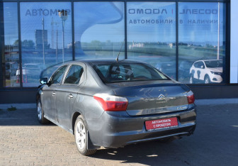 Подержанный автомобиль Citroen C-Elysee 2013 года (7 фото)