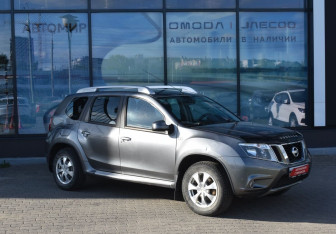 Подержанный автомобиль Nissan Terrano 2015 года (3 фото)