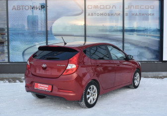 Подержанный автомобиль Hyundai Solaris Hatchback 2015 года (5 фото)