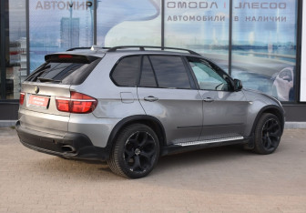 Подержанный автомобиль BMW X5 2007 года (5 фото)