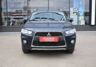 Подержанный автомобиль Mitsubishi Outlander 2010 года (2 фото)