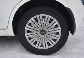 Подержанный автомобиль Nissan Note 2013 года (9 фото)