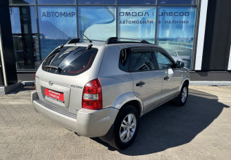 Подержанный автомобиль Hyundai Tucson 2008 года (5 фото)