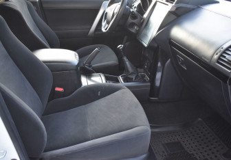 Подержанный автомобиль Toyota Land Cruiser Prado 2017 года (10 фото)