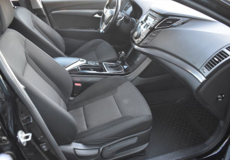 Подержанный автомобиль Hyundai i40 Sedan 2013 года (10 фото)
