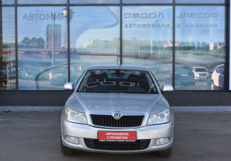 Подержанный автомобиль Skoda Octavia Liftback 2010 года (2 фото)