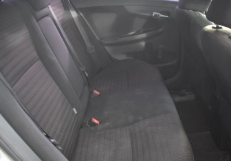 Подержанный автомобиль Toyota Corolla Sedan 2011 года (11 фото)