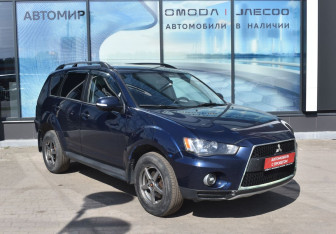 Подержанный автомобиль Mitsubishi Outlander 2011 года (3 фото)
