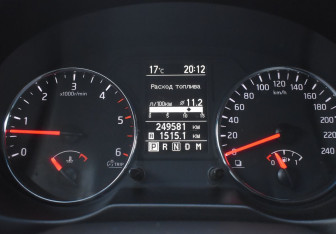 Подержанный автомобиль Nissan X-Trail 2013 года (13 фото)