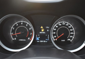 Подержанный автомобиль Mitsubishi Lancer Sedan 2011 года (11 фото)