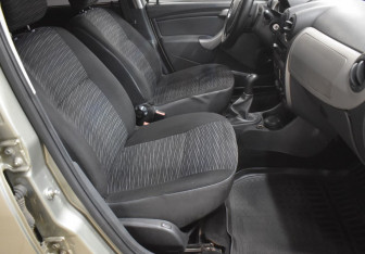 Подержанный автомобиль Renault Sandero 2012 года (10 фото)