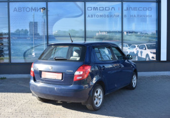 Подержанный автомобиль Skoda Fabia Hatchback 2014 года (5 фото)