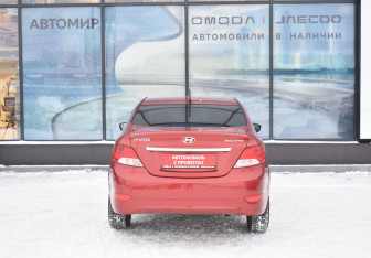 Подержанный автомобиль Hyundai Solaris Sedan 2012 года (6 фото)