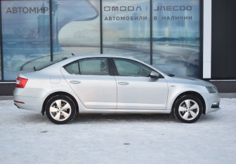 Подержанный автомобиль Skoda Octavia Liftback 2020 года (4 фото)