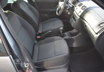 Подержанный автомобиль Skoda Roomster 2011 года (10 фото)