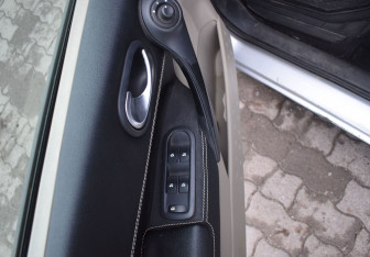 Подержанный автомобиль Renault Megane Sedan 2006 года (13 фото)